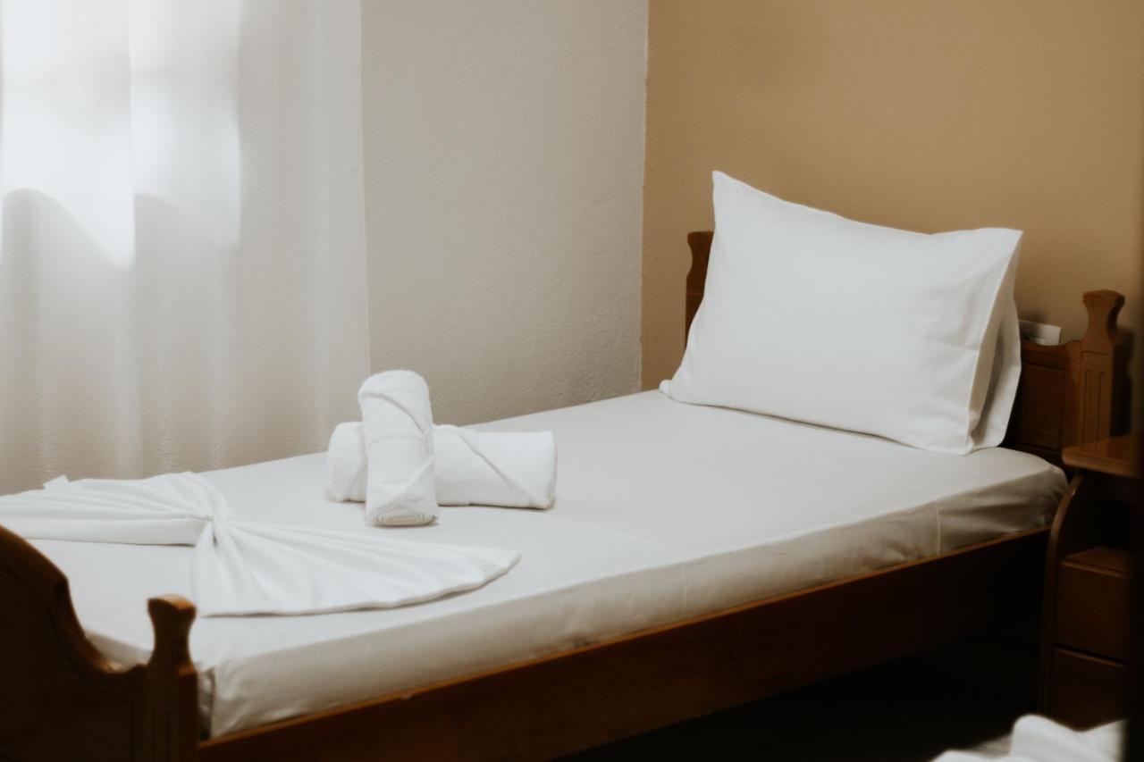 Hotel Lunxheria Gjirokastra Kültér fotó